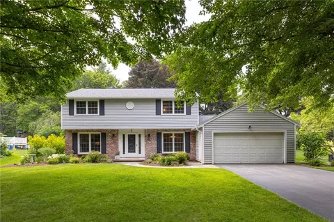 7 Chipping Rdg, Perinton, NY 14450