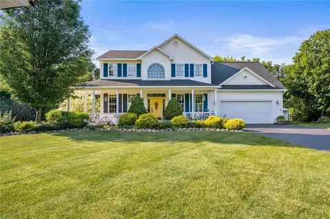 6106 Marcus Way St, Farmington, NY 14425