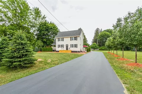 215 Fetzner Rd, Greece, NY 14626