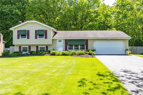 22 Red Leaf Dr, Chili, NY 14624