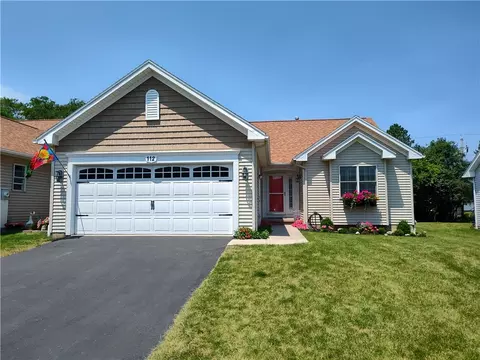 112 Stewart Pl, Canandaigua, NY 14424