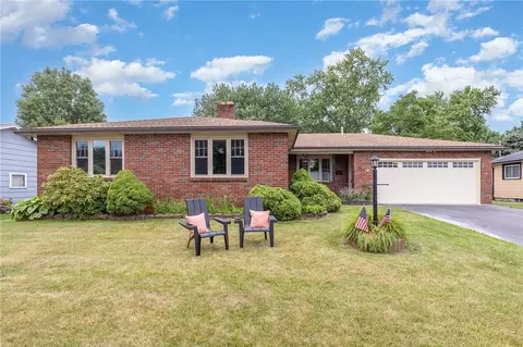 15 Kearney Dr, Irondequoit, NY 14617