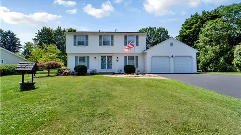 96 Pen Creek Dr, Webster, NY 14580