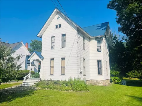 176 S Main St, Naples, NY 14512