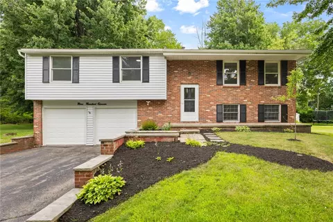 911 Copperkettle Rd, Webster, NY 14580