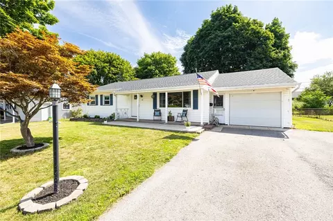 118 Fern Castle Dr, Irondequoit, NY 14622