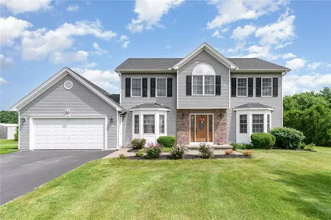 32 Summertime Trl, Parma, NY 14468