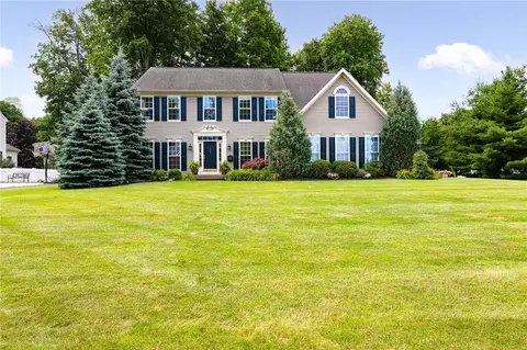 513 Deer Haven Dr, Webster, NY 14580