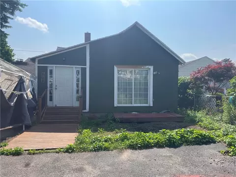 604 Grant St, East Rochester, NY 14445