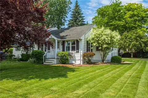 19 Rahway Rd, Gates, NY 14606