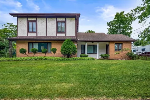 4805 W Ridge Rd, Parma, NY 14559