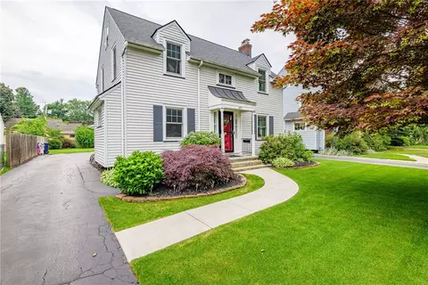 189 Hoover Rd, Irondequoit, NY 14617