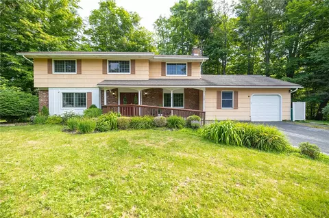 288 Brooksboro Dr, Webster, NY 14580