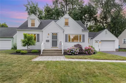 35 Garden Ln, Greece, NY 14626
