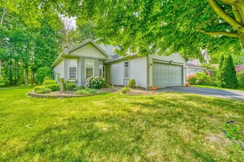 160 Cranbrook Ter, Webster, NY 14580