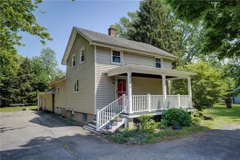 810 Hard Rd, Webster, NY 14580