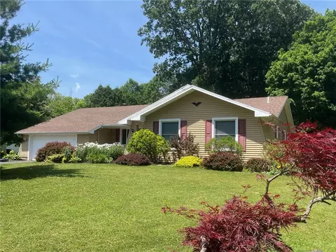 85 Parkway Dr, Chili, NY 14514