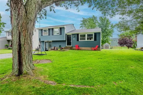 1169 Meadowbrook Ln, Farmington, NY 14425