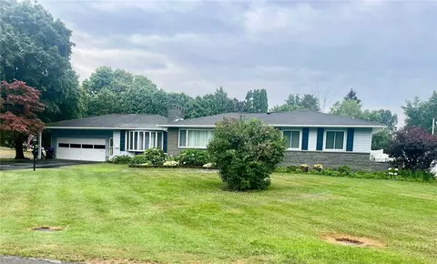 1 Sun Valley Dr, Gates, NY 14606