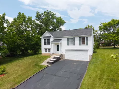 5 Yankee Ct, Chili, NY 14624