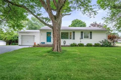 142 Kaymar Dr, Greece, NY 14616