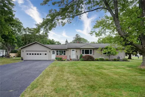 286 Park Lane Dr, Webster, NY 14580