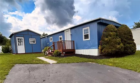 41 Alice Ln, Brockport, NY 14420
