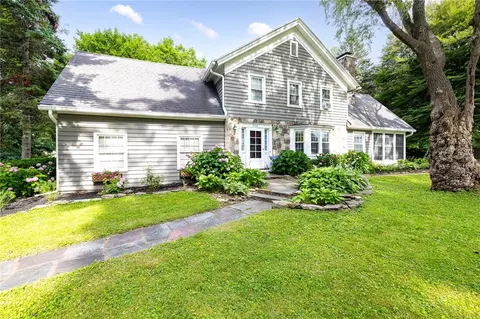 702 Lincoln Rd S, Perinton, NY 14445