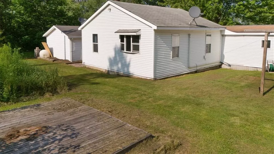 Exterior - 10396 Linwood Rd N, Le Roy, NY 14482 photo 3 of 5