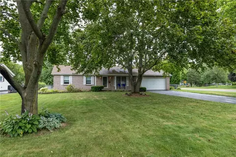 76 Red Leaf Dr, Chili, NY 14624