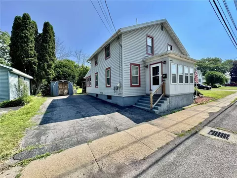 17 E Water St, Waterloo, NY 13165