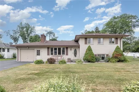 17 Francine Dr, Gates, NY 14606