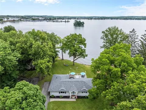 4969 Walnut Cove Dr, Canandaigua, NY 14424