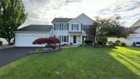 39 Carrie Marie Ln, Parma, NY 14468