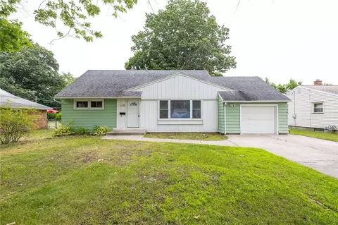 71 Bayberry Ln, Greece, NY 14616