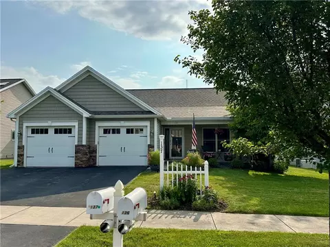 137 Anitas Ln, Sweden, NY 14420