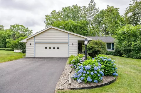 668 Willow Ln, Webster, NY 14580
