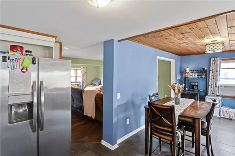 Entry Way - 174 Frontenac Hts, Irondequoit, NY 14617 photo 2 of 2