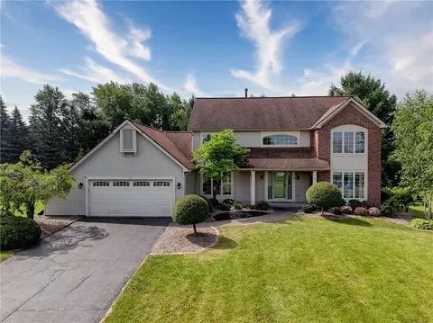 11 Silver Fox Dr, Fairport, NY 14450