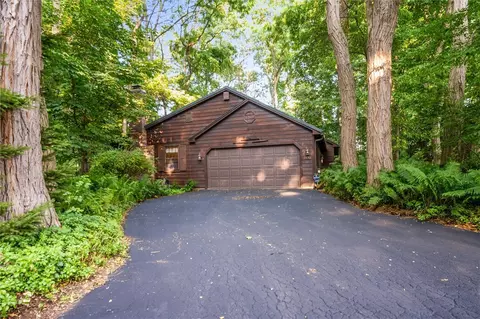 1132 Woodbridge Ln, Webster, NY 14580