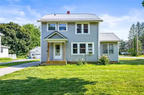 67 Pleasant St, Phelps, NY 14532