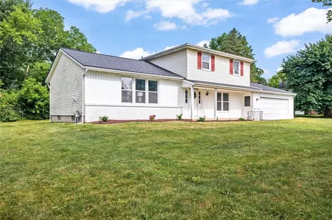 42 Twin Circle Dr, Gates, NY 14624