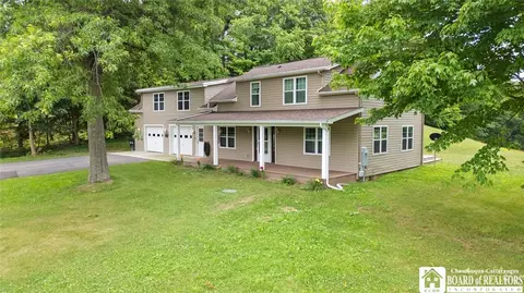 2777 S Roberts Rd, Forestville, NY 14062