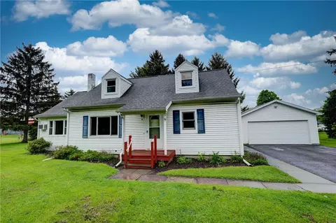 71 Crestview Dr, Sweden, NY 14420