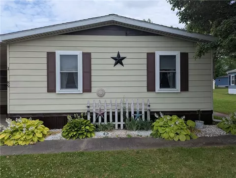 89 Lakewood Vlg, Shelby, NY 14103
