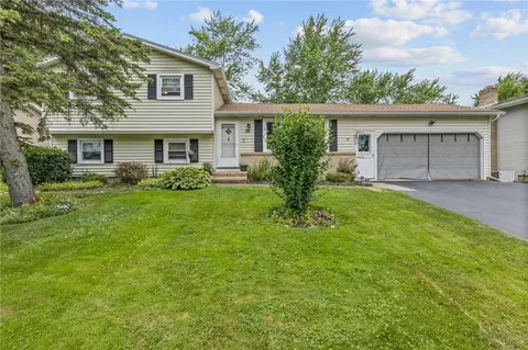 29 Davy Dr, Gates, NY 14624