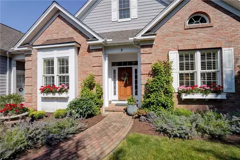 2 Stonecreek Ln, Pittsford, NY 14534
