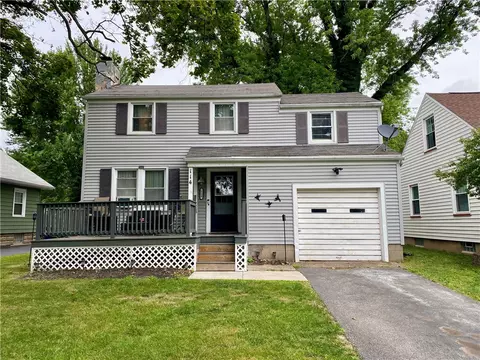 114 Arrowhead Dr, Gates, NY 14624