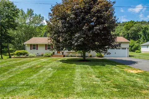 1527 E Palmyra Port Gibson Rd, Palmyra, NY 14522