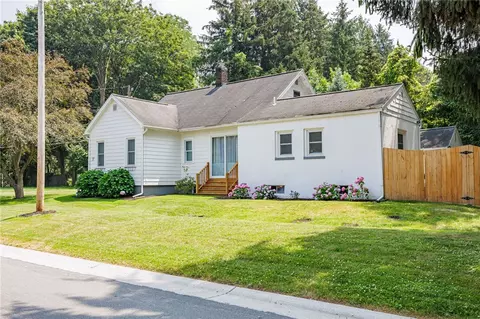 55 Curtice Park, Webster, NY 14580